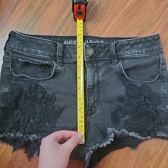 American Eagle Hi-Rise Shortie Lace Embroidery Black Denim Shorts Women's 10 - Picture 12 of 14